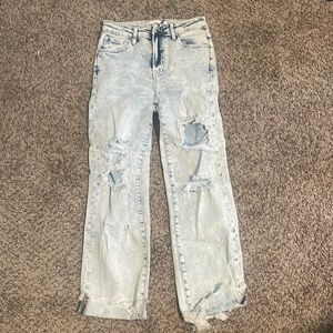 Never worn KanCan risen jeans. Very flattering.
